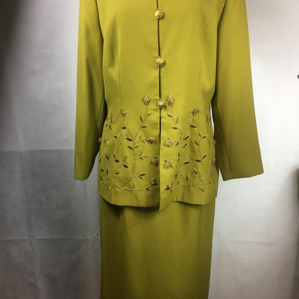Green Skirt Set
